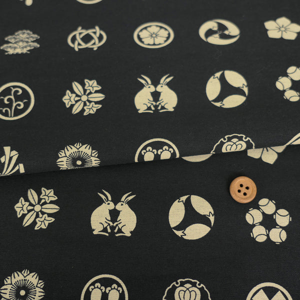 Hand-Printed Fancy Crests in Black (Length) 1＝0.25yard