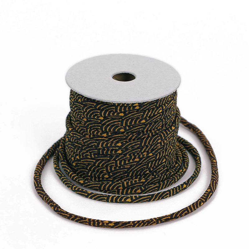 Chirimen Fabric Cord - 1/9in Golden Brown Wave Pattern on Black (Quantity) 1＝1yard