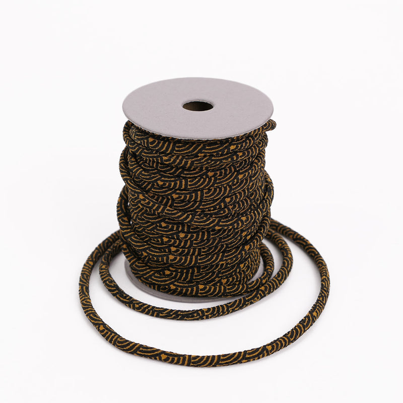 Chirimen Fabric Cord - 1/8in Golden Brown Wave Pattern on Black (Quantity) 1＝1yard