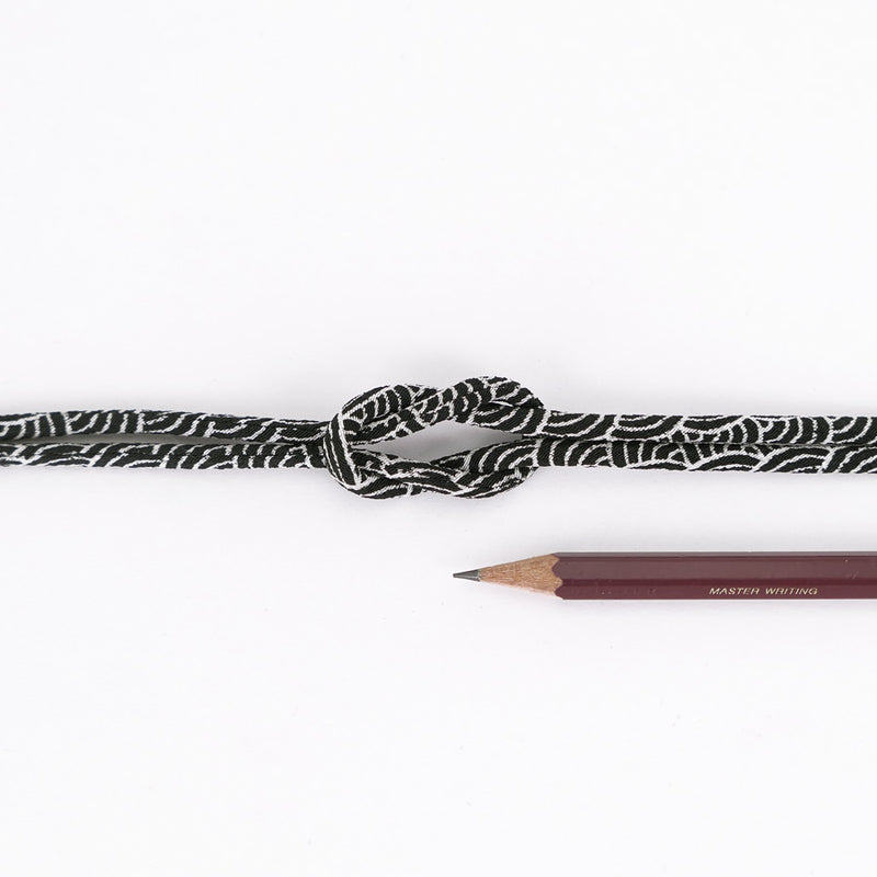 Chirimen Fabric Cord - 1/8in Ivory Wave Pattern on Black (Quantity) 1＝1yard