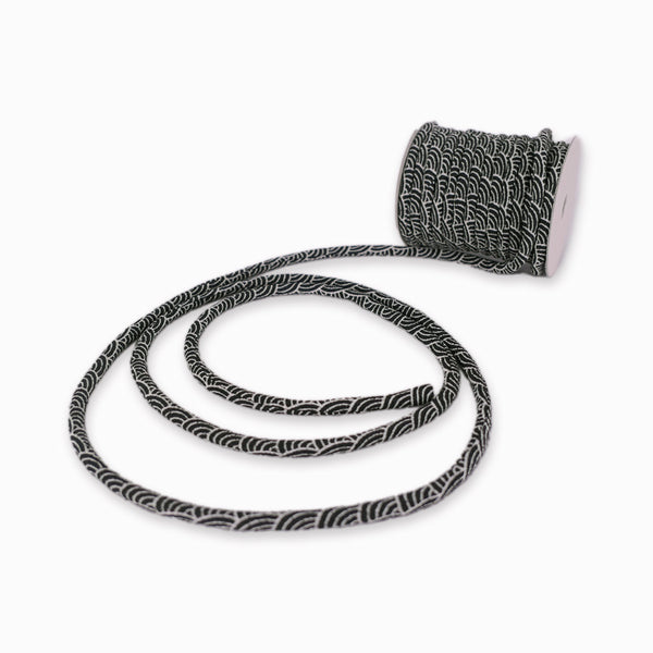 Chirimen Fabric Cord - 1/6in Ivory Wave Pattern on Black (Quantity) 1＝1yard