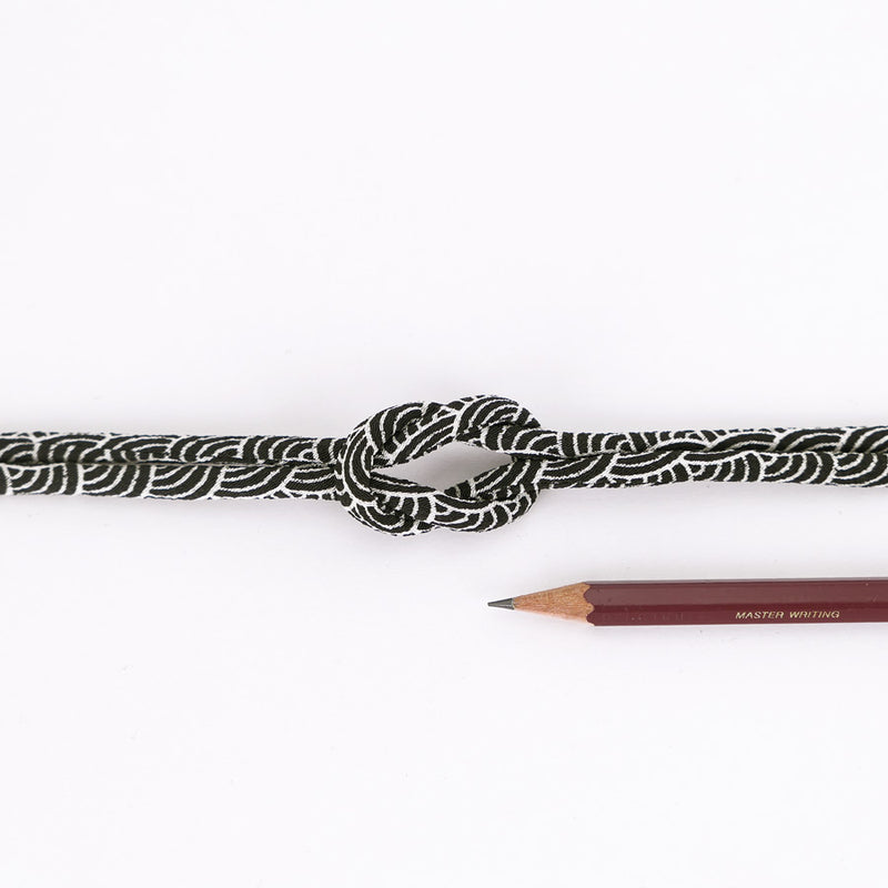 Chirimen Fabric Cord - 1/6in Ivory Wave Pattern on Black (Quantity) 1＝1yard