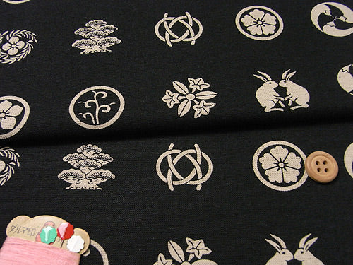 Hand-Printed Fancy Crests in Black (Length) 1＝0.25yard