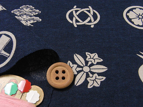Hand-Printed Fancy Crests in Navy (Length) 1＝0.25yard