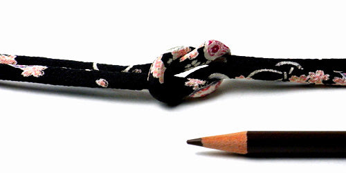 Chirimen Fabric Cord - 1/6in Tiny Cherry Blossoms on Black (Quantity) 1＝1yard
