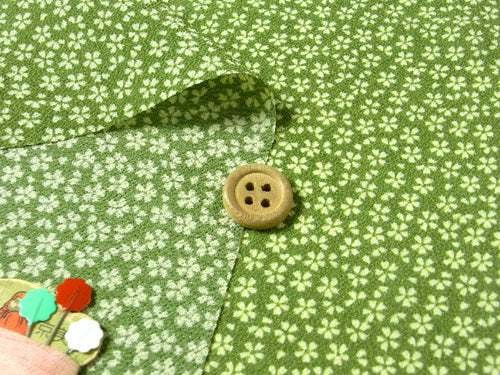 Tiny Cherry Blossoms in Green Tea (Length) 1＝0.25yard
