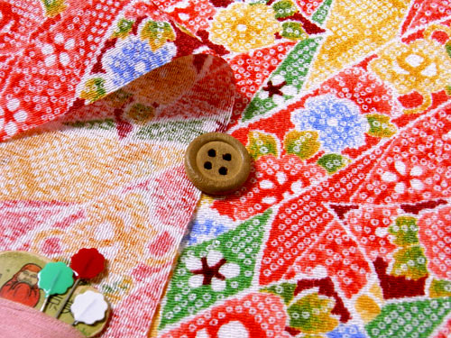 Kanoko Dots Patchworks on Red (Length) 1＝0.25yard